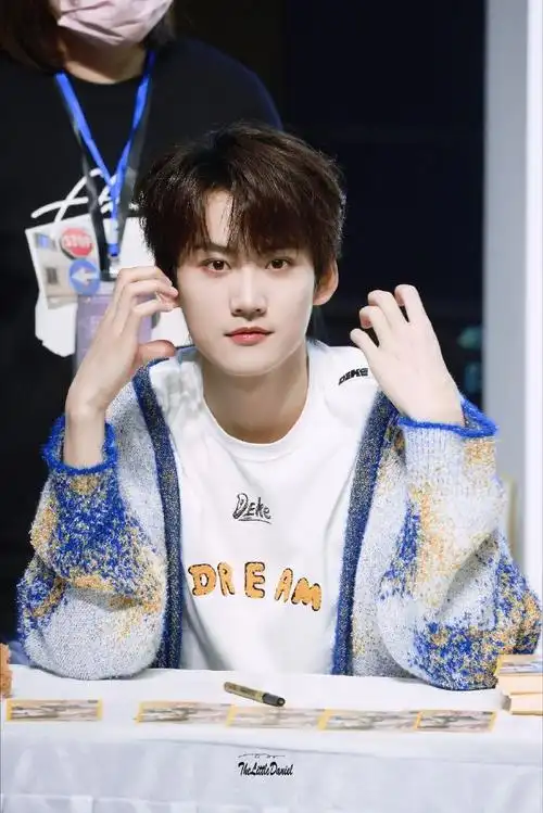 笑的好开心@into1-周柯宇