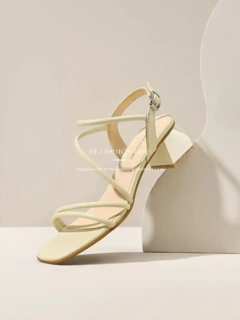 产品摄影夏日必备粗跟女士凉鞋拍摄