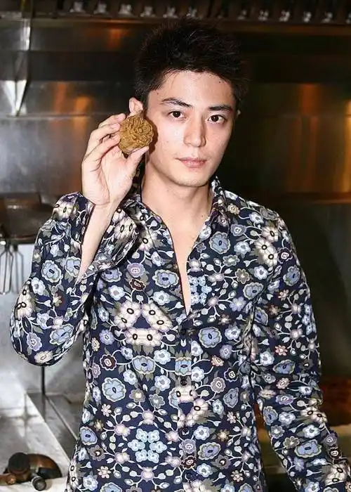 她本人的性格可能就是如此,要不然怎么会和怎么的大帅哥罗晋走