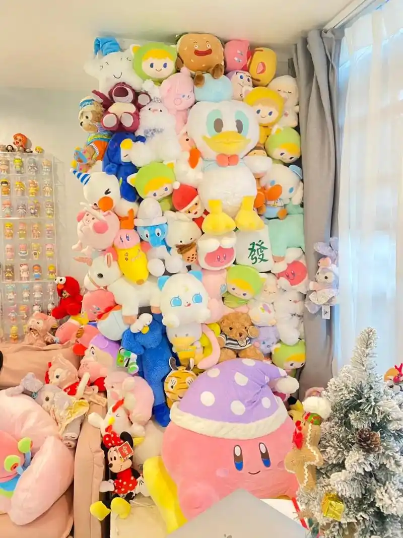 给自己做了心心念念的娃娃墙#毛绒玩具大集合 #少女心爆棚 # - 抖音