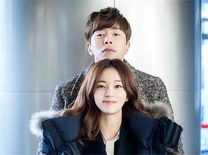 白珍熙尹贤旻曝热恋 两人相识始末经过曝光