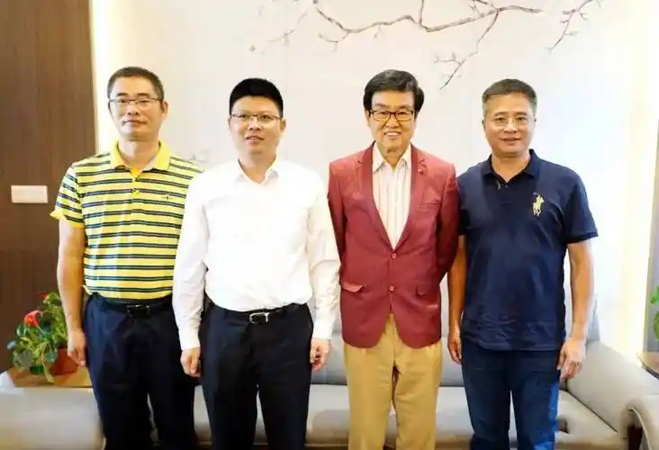 大咖港星纷纷现身广东:有人65岁仍赛龙舟,有人豪掷300万买房_梁家辉