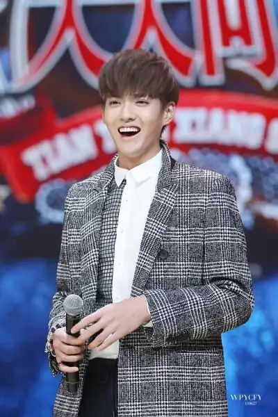 吴亦凡#眉眼俱笑露白牙