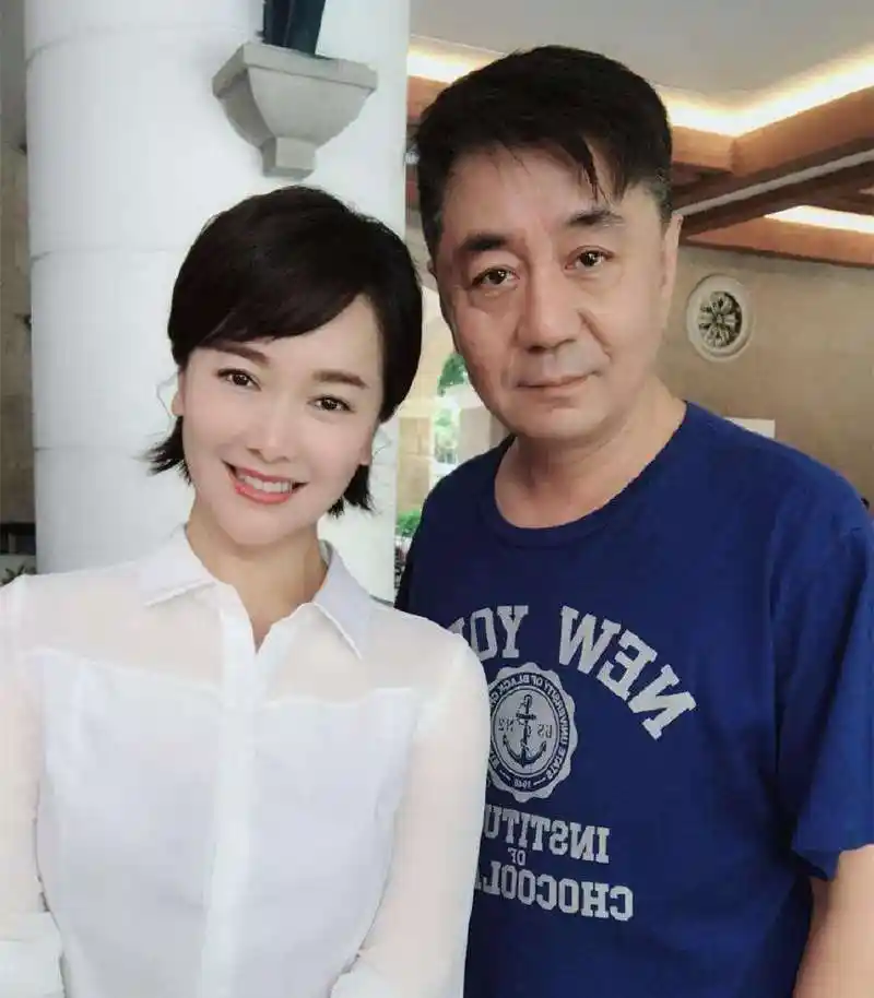 原创出道25年绯闻不断,嫁大20岁老公相夫教女,今42岁美如少女