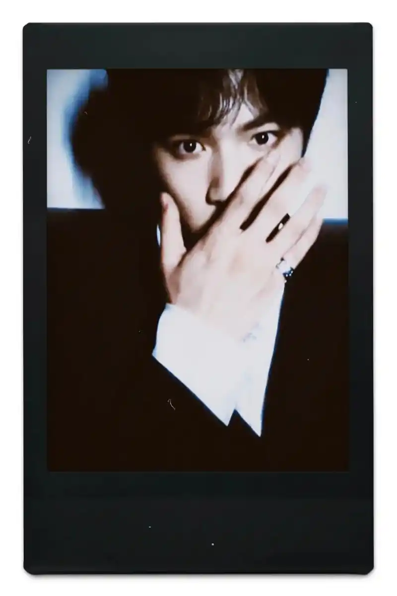 帅到了我的心巴上#刘耀文 耀文的手真的好大,好有安全感的一双 - 抖音