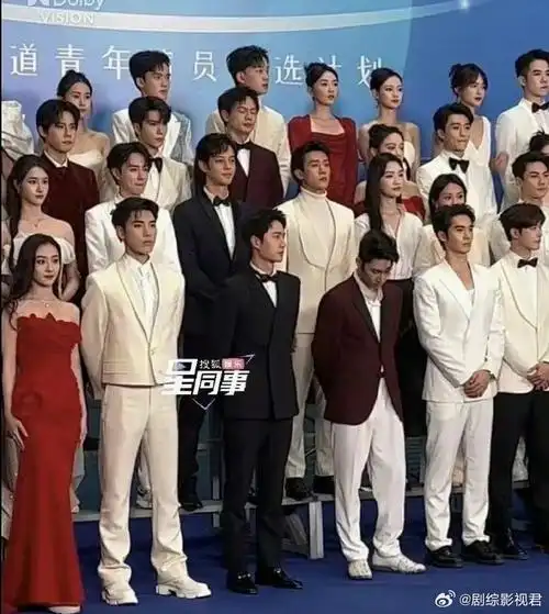 星辰大海艺人站位合照##星辰大海艺人谢幕合影