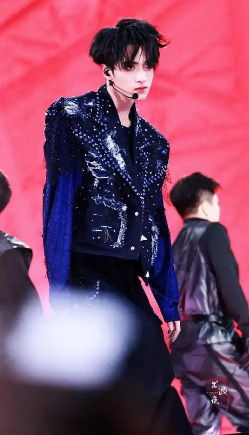 严浩翔用rap串联自己所有的歌##严浩翔solo舞台露腰