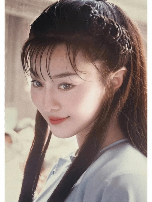 时候,20 岁的范冰冰在横店拍新戏,还分享了九张以前没发过的幕后照片