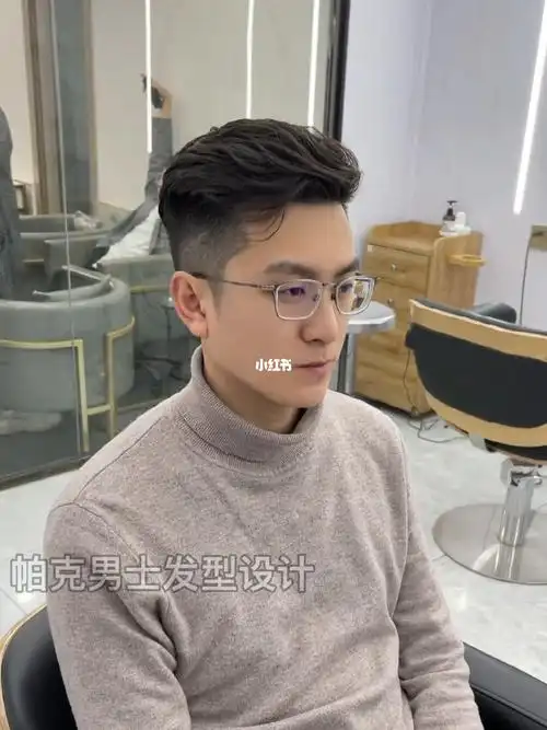 男士纹理侧背韩式背头理三七侧背好多朋友问我男士流行什么烫发发型