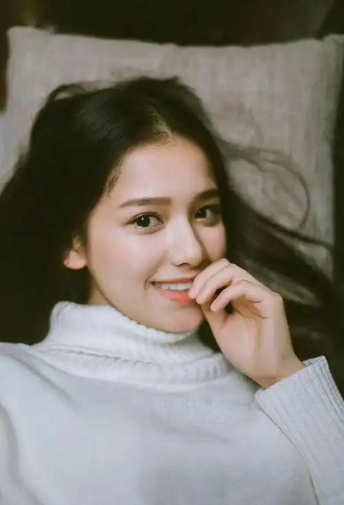 张婧仪17岁白毛衣写真#张婧仪17岁白毛衣写真照,青涩稚嫩的样子好可爱