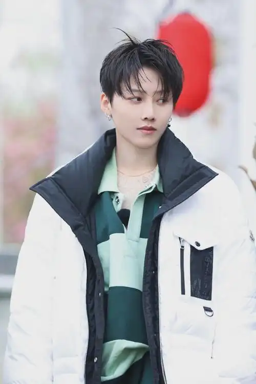 刘雨昕追星星的人最新剧照~ 白色造型可爱又迷人……_高清图集_新浪网