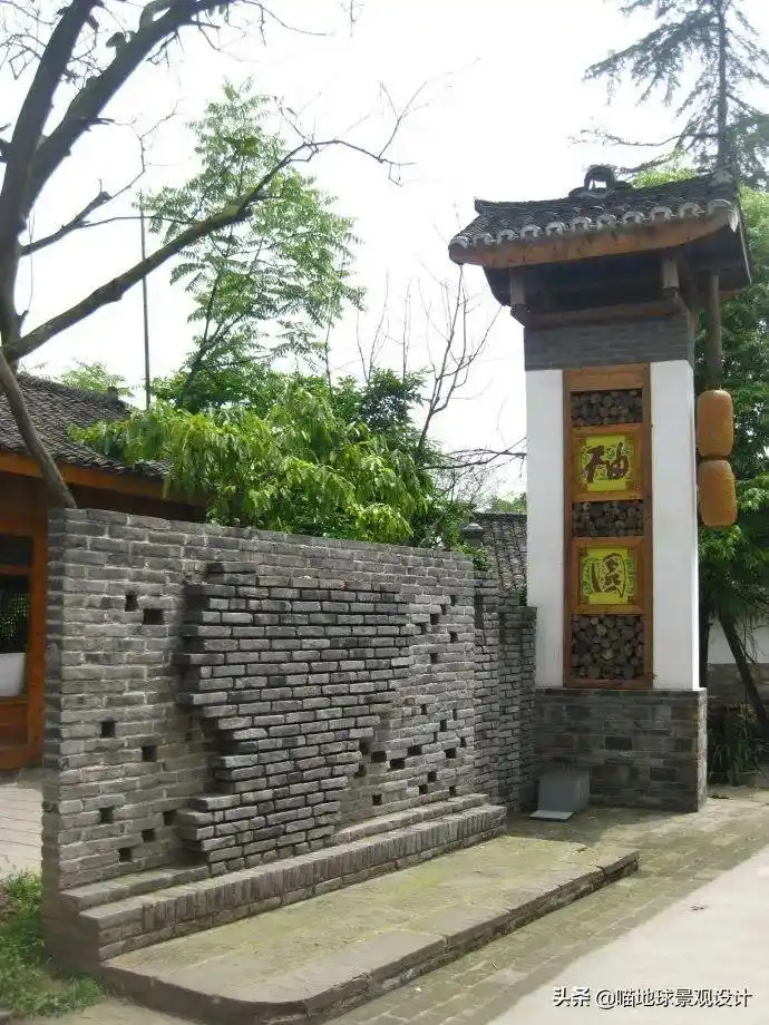 原标题:《美丽乡村创意景墙围墙设计,土的很有味道