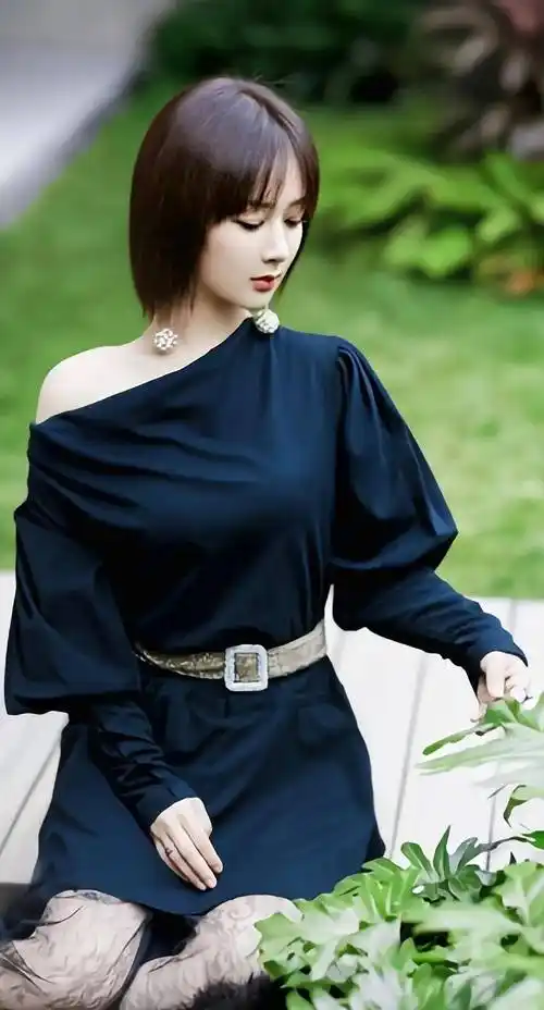 秀雅脱俗的杨紫,似仙界飘落凡尘的芙蓉,超高清美图一张靓过一张_肌肤