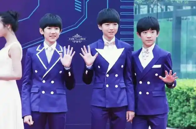 官微踩点发文高调告别,三家互嘲场面难看|王源|王俊凯|易烊千玺|最帅