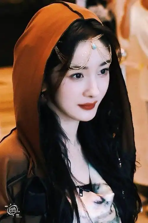 不容错过杨幂化身亮眼异域公主教你打造迷人妆容