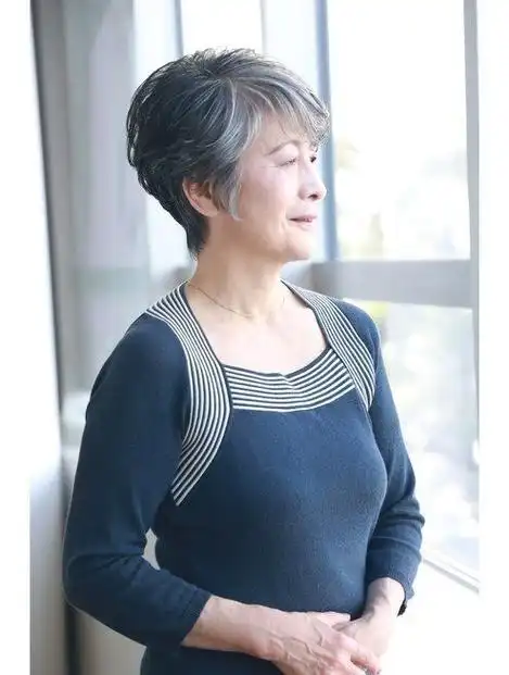 60到80岁女性,发型可以试试这三种,利落时尚很精致|短发|露耳|层次感