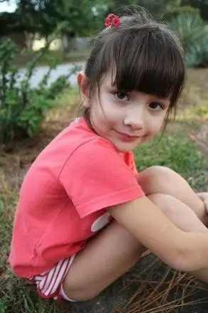 小小模特(卖萌小女孩)