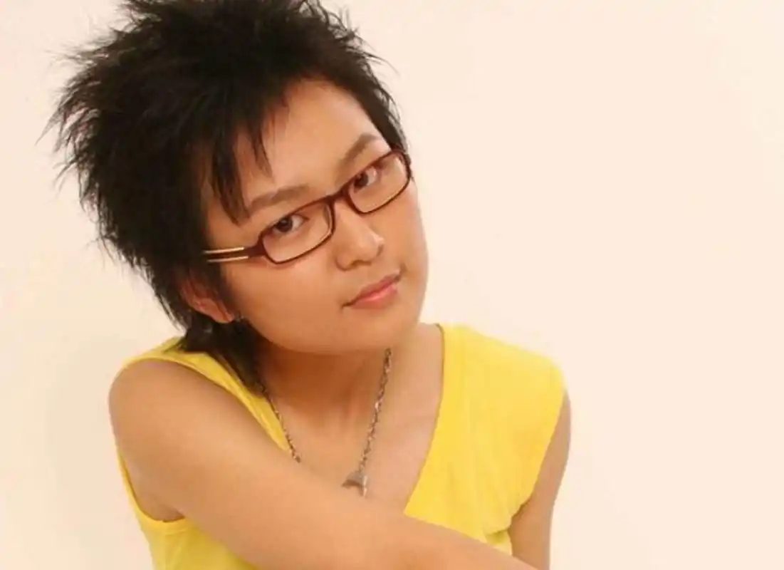 周笔畅大方承认整容:本想照着杨幂整,结果却整成了杨紫和刘诗诗