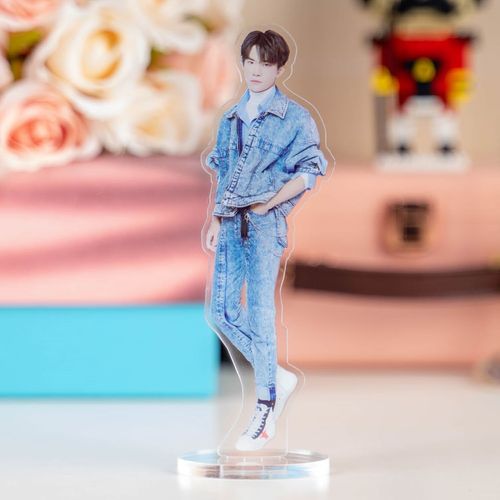 易烊千玺手办 人偶易烊千玺手办 人偶易烊千玺人偶公仔模型玩偶男 易
