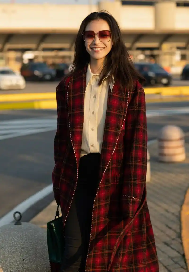 学会倪妮的春天出游穿搭,轻松解锁女生拍照pose技巧