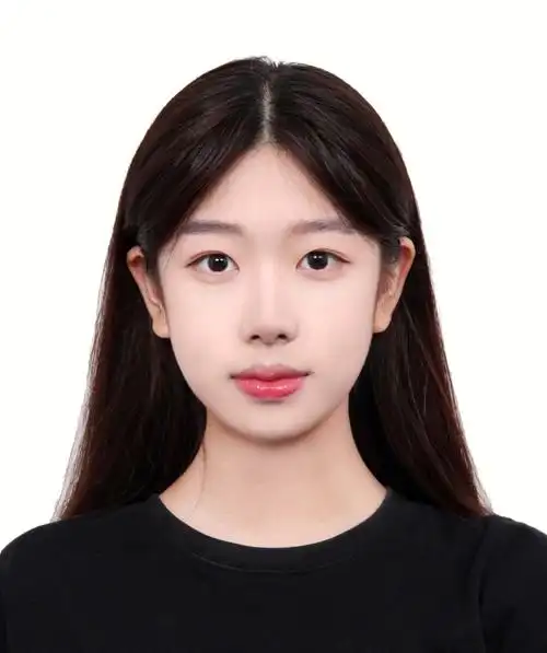 三十几块钱在楼下照片店拍的证件照!