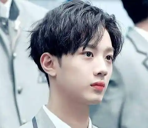 而赖冠霖作为其中唯一的中国成员,也是回国发展了,在回国后与赵今麦