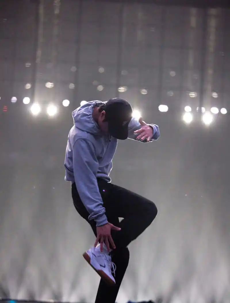 《这就是街舞》是最适合王一博的舞台,作为队长表现太出色了!