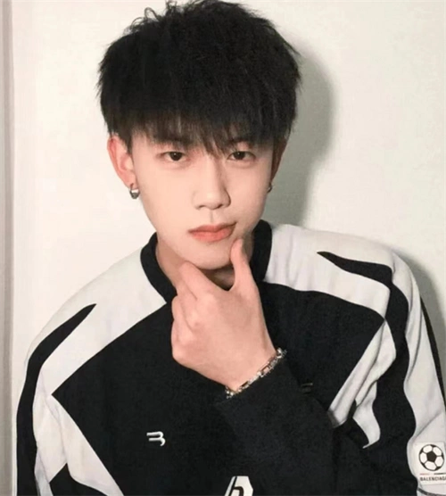 少年感碎盖头发型 自然帅气清爽干净_男士短发 - 美发站