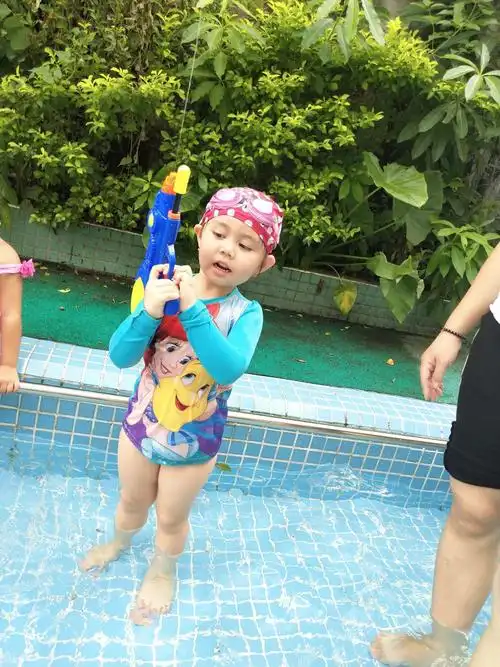 滨海外语实验幼儿园小二班玩水花絮