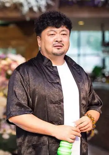 祖南头洪剑涛饰