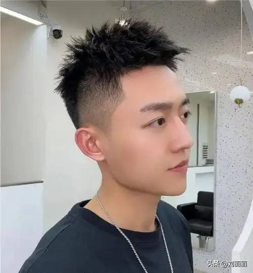 28种烫发分类男生(2023男士发型别乱剪)(6)