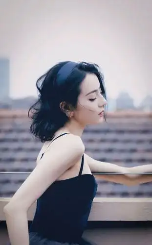 新时代独立女性,爱了爱了迪丽热巴复古短发造型简直不要太美了,这就是