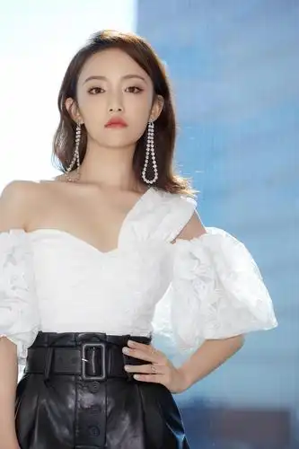 欢娱影视演员吴佳怡six出席darphin朵梵品牌活动