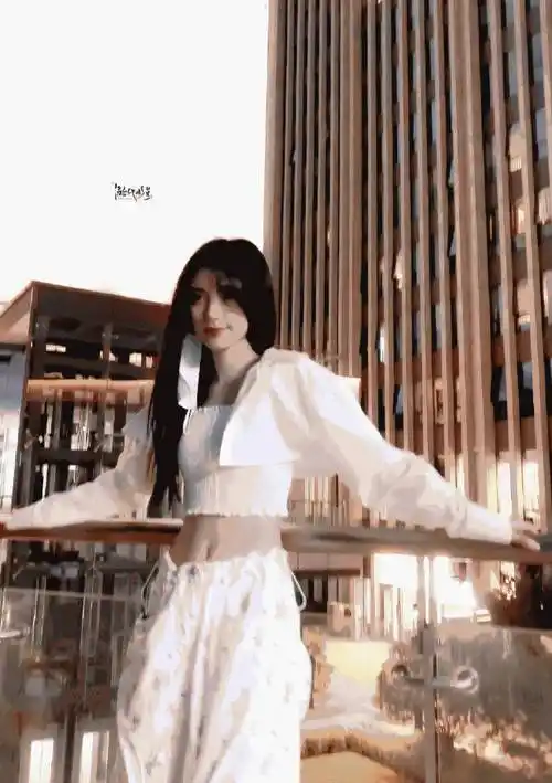 鞠婧祎舞台彩排图#鞠婧祎的马甲线和腹肌娱乐圈的女孩纸们自我管理都