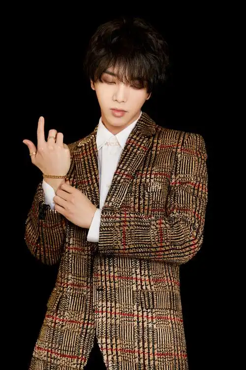 华晨宇2017年7月音乐财经对话谜一样的华晨宇