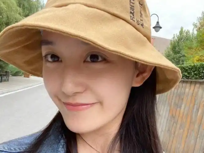 蒋依依是中戏校花?本以为她开玩笑,当看到她素颜照,的确是漂亮