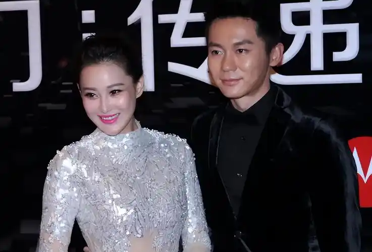 被爆出"劈腿霍建华痛甩李晨"的丑闻,面对此事,张馨予一直保持着