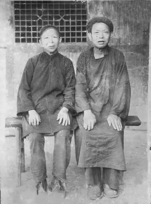 以前老照片陈旧,求ps高手修复