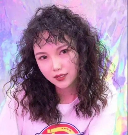 发型欣赏最适合秋冬的泡面小卷发