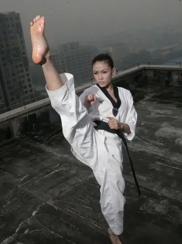 跆拳道冠军龙女郎张蓝心写真曝光