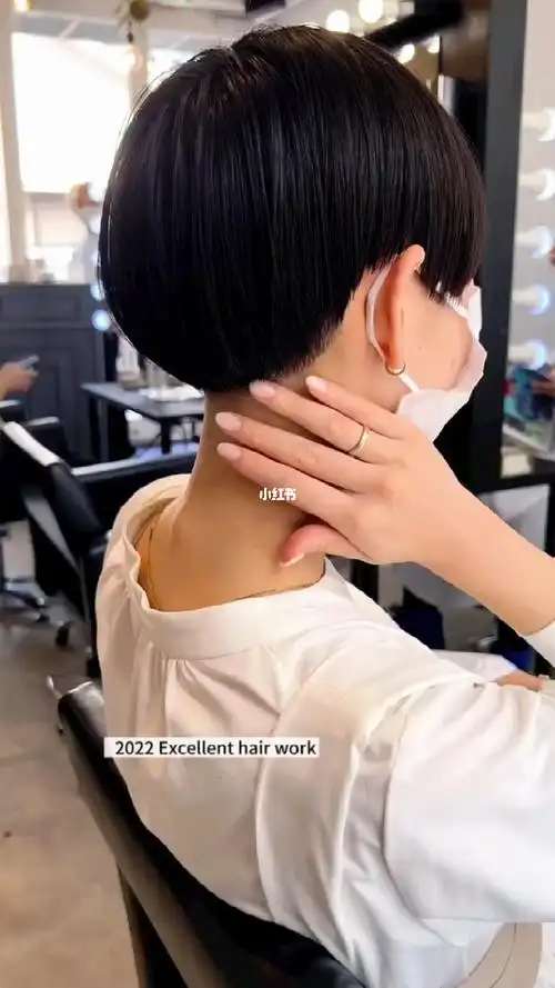 短发刚剪完脖子后面凉飕飕的