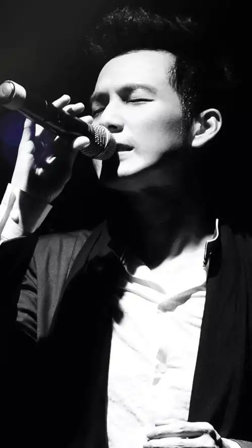 今日份钟汉良手机壁纸 你点的小哇哦