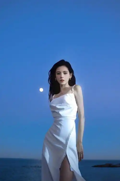 张予曦cos玛丽莲梦露,金发红唇身姿曼妙尽显时尚,红唇太撩人_来自