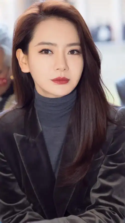 戚薇:读书时情书收到手软,本以为是太自恋,看完旧照,惊艳了