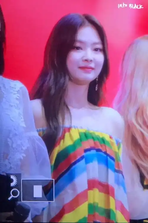 jennie飞天小魔女大片