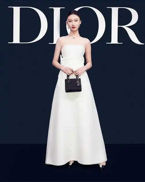 发布秀当晚星光熠熠,迪奥中国品牌大使迪丽热巴,刘雨昕,陈飞宇,杨采钰