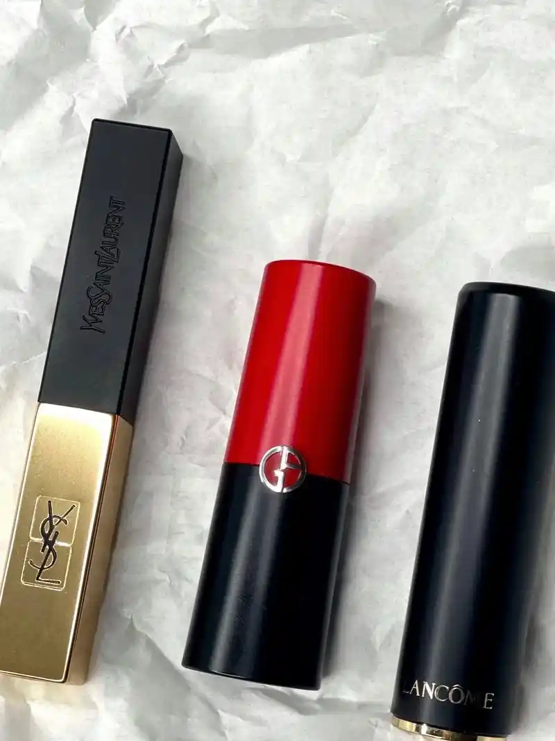 唇妆试色.#图文伙伴计划 阿玛尼红黑管405,经典烂番茄色; - 抖音