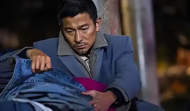 在电影《失孤》中,刘德华饰演的农民雷泽宽赢得了观众们的一致好评.