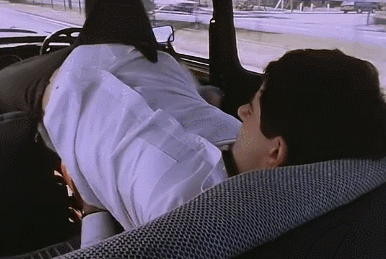 他会因担心看牙医迟到而一路花式开车换衣服~他会在跳水时因恐高症像