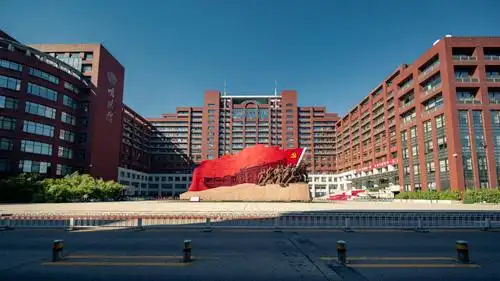 中国教育发布高颜值蓝天大学校园美图来袭